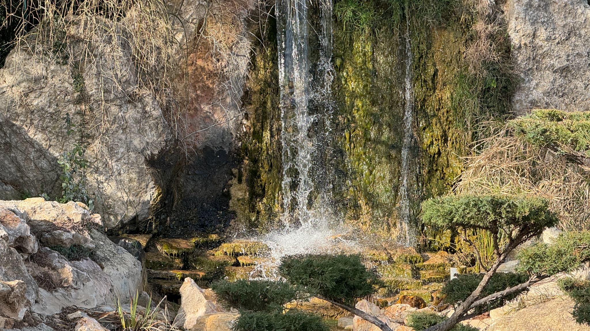La qualité d'image avec le zoom x5 est bluffante, offrant un rendu parfaitement net et (presque) aussi détaillé qu'avec le capteur principal.