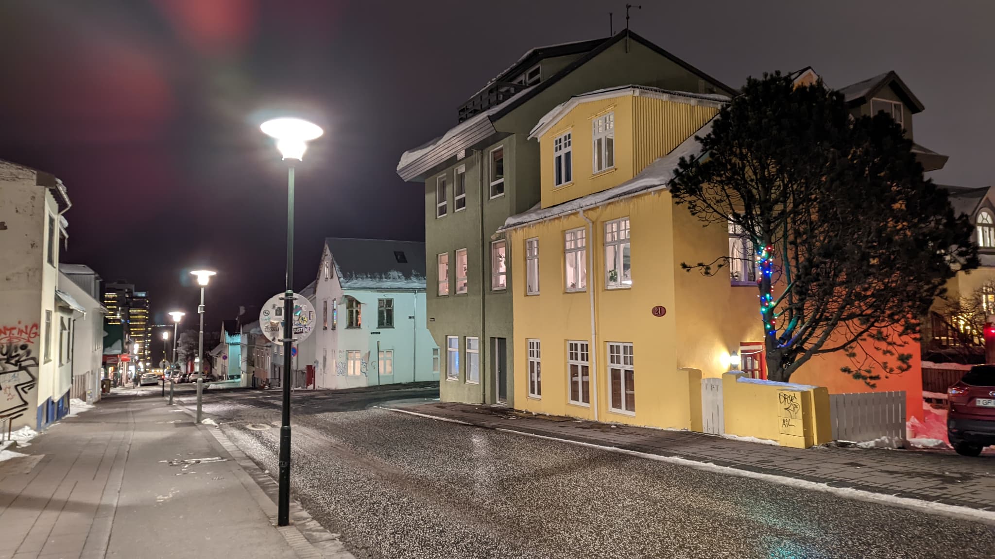 Les lumières de la ville sont aussi mises en valeur par le Google Pixel 6 Pro Les lumières de la ville sont aussi mises en valeur par le Google Pixel 6 Pro