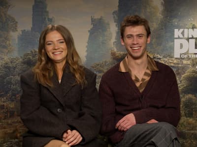 La Planète des Singes - Le Nouveau Royaume sur Canal+ : rencontre avec Owen Teague et Freya Allan