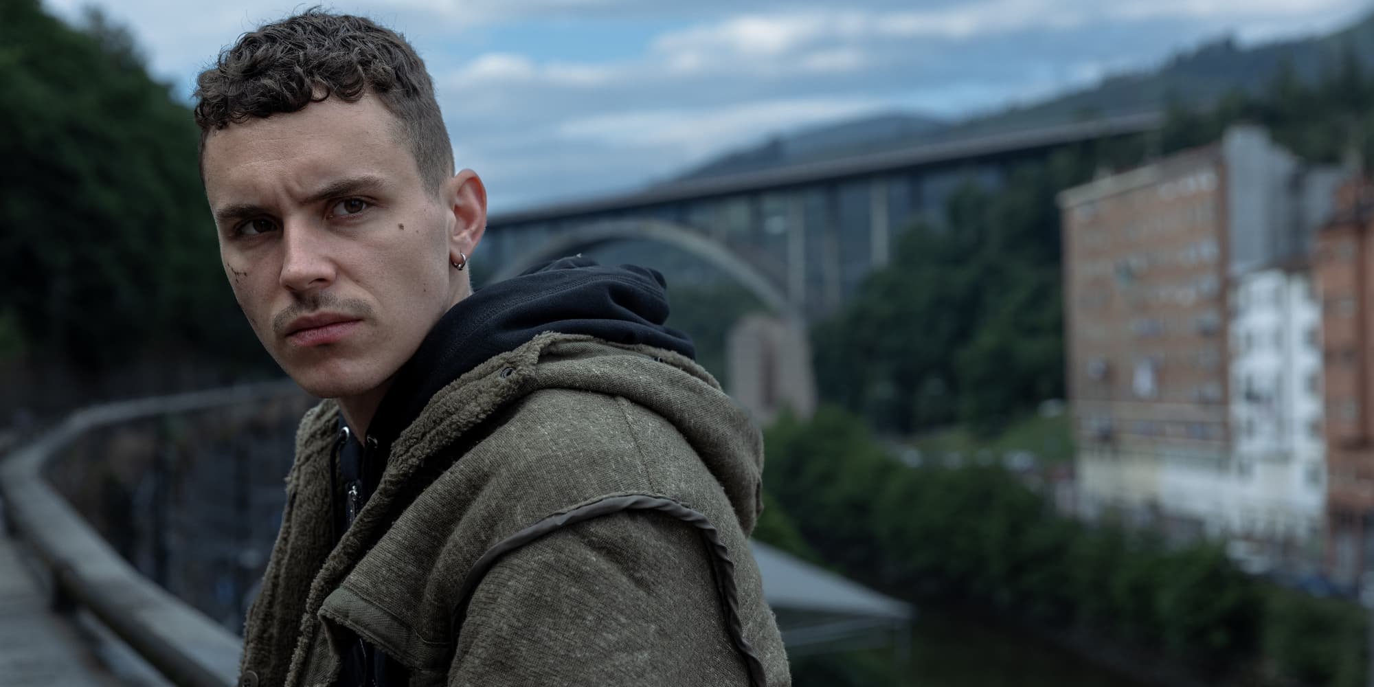 Arón Piper dans le rôle de Sergio Ciscar dans la série ''El Silencio'', disponible sur Netflix.