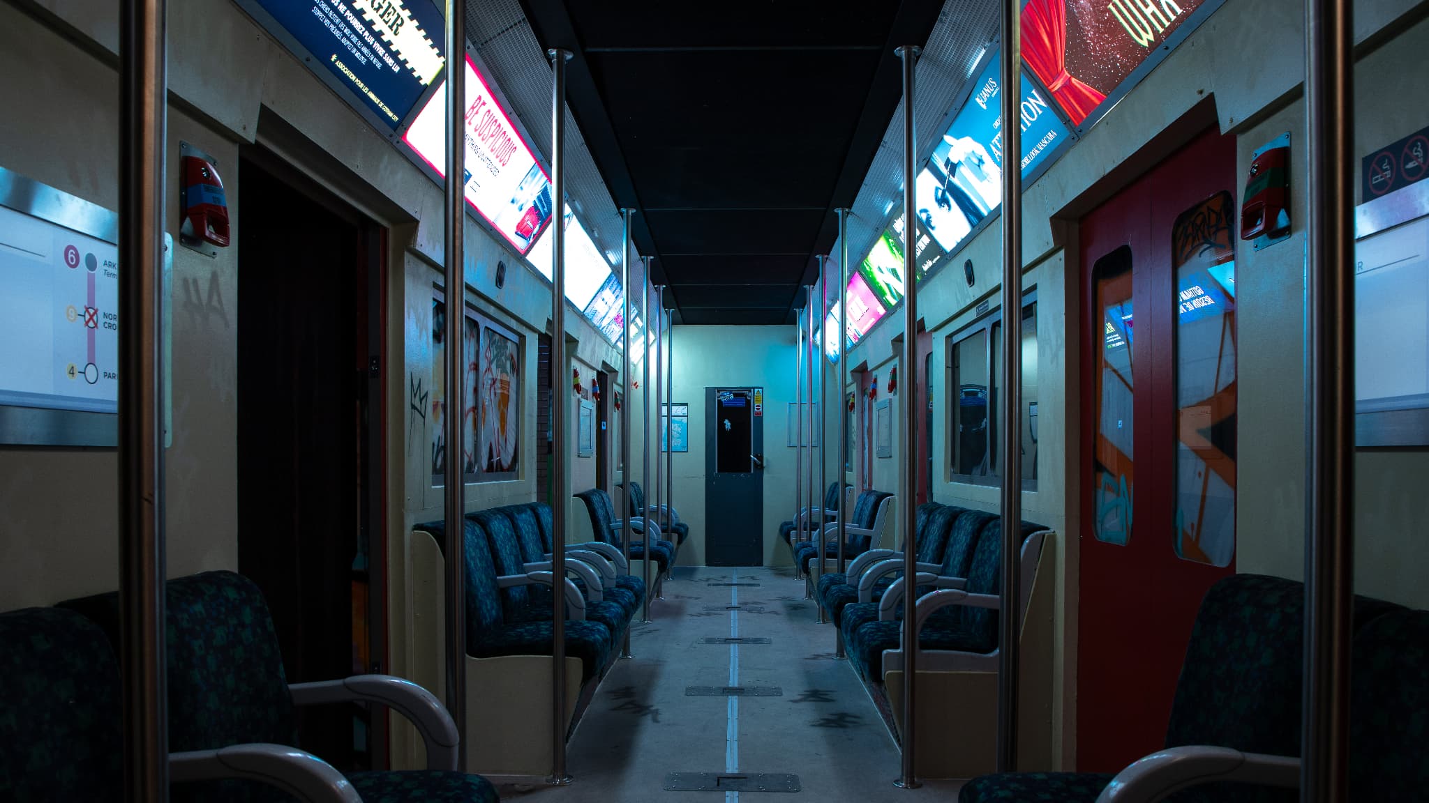 Dans ''The Joker : Joke’s on you'', vous grimperez à bord du métro de Gotham City, à vos risques et périls… Dans ''The Joker : Joke’s on you'', vous grimperez à bord du métro de Gotham City, à vos risques et périls…