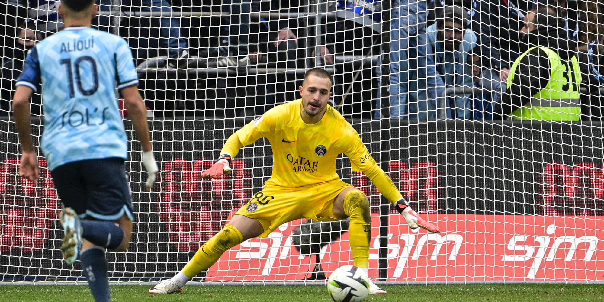 Arnau Tenas lors du match de Ligue 1 entre Le Havre et le PSG au Stade Océane, le 3 décembre 2023.