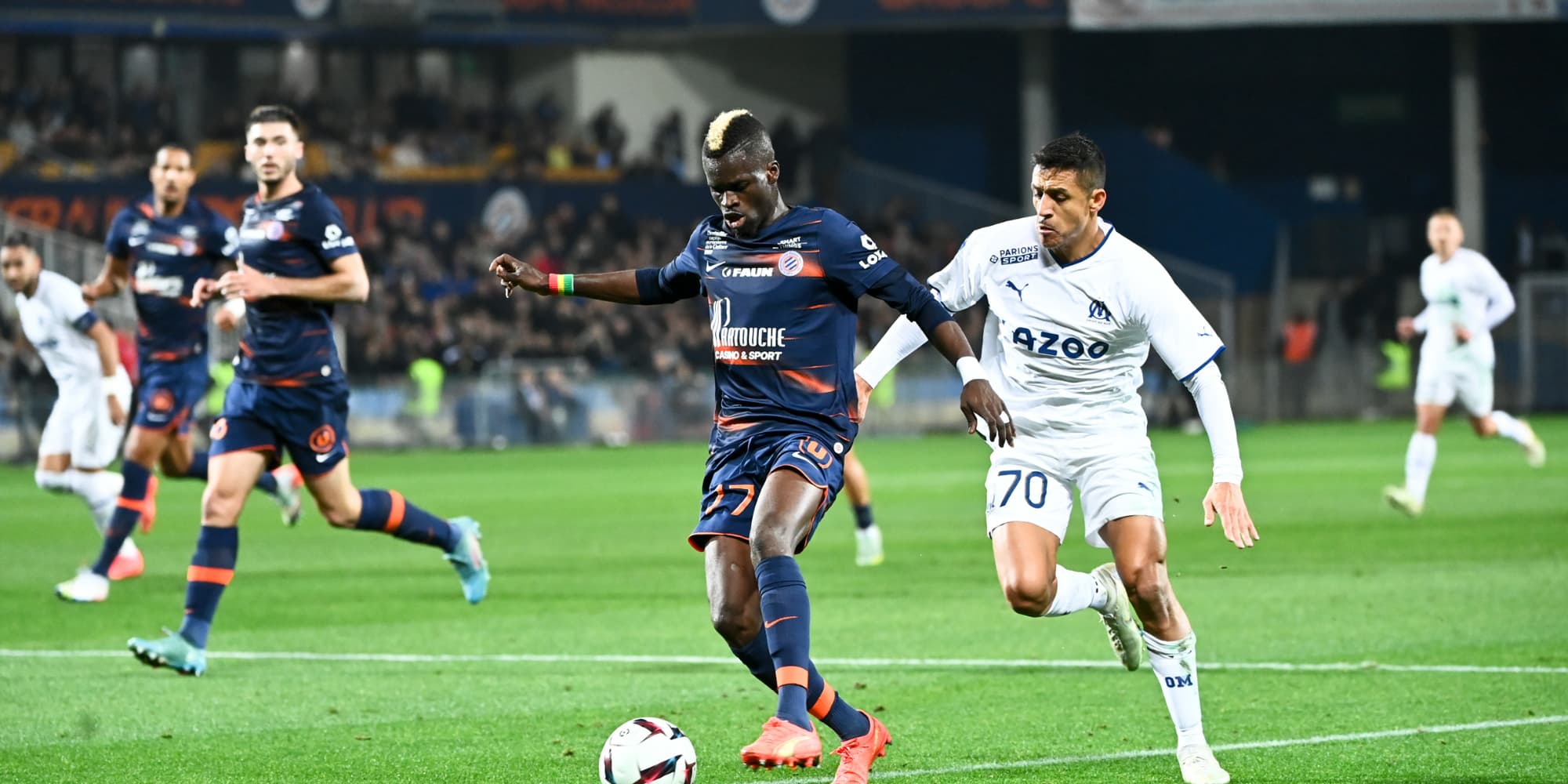 Falaye Sacko (MHSC) et Alexis Sanchez (OM) lors de Montpellier - OM le 2 janvier 2023 au stade de la Mosson à Montpellier.