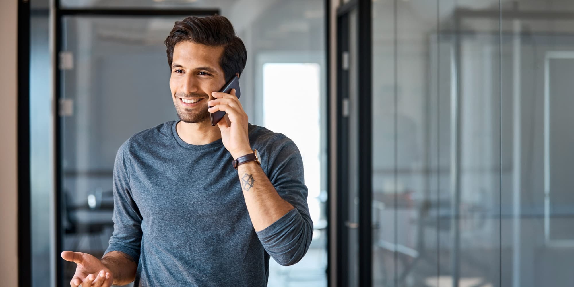 En décrochant un appel téléphonique, on dit généralement "allô". Mais, pourquoi ?