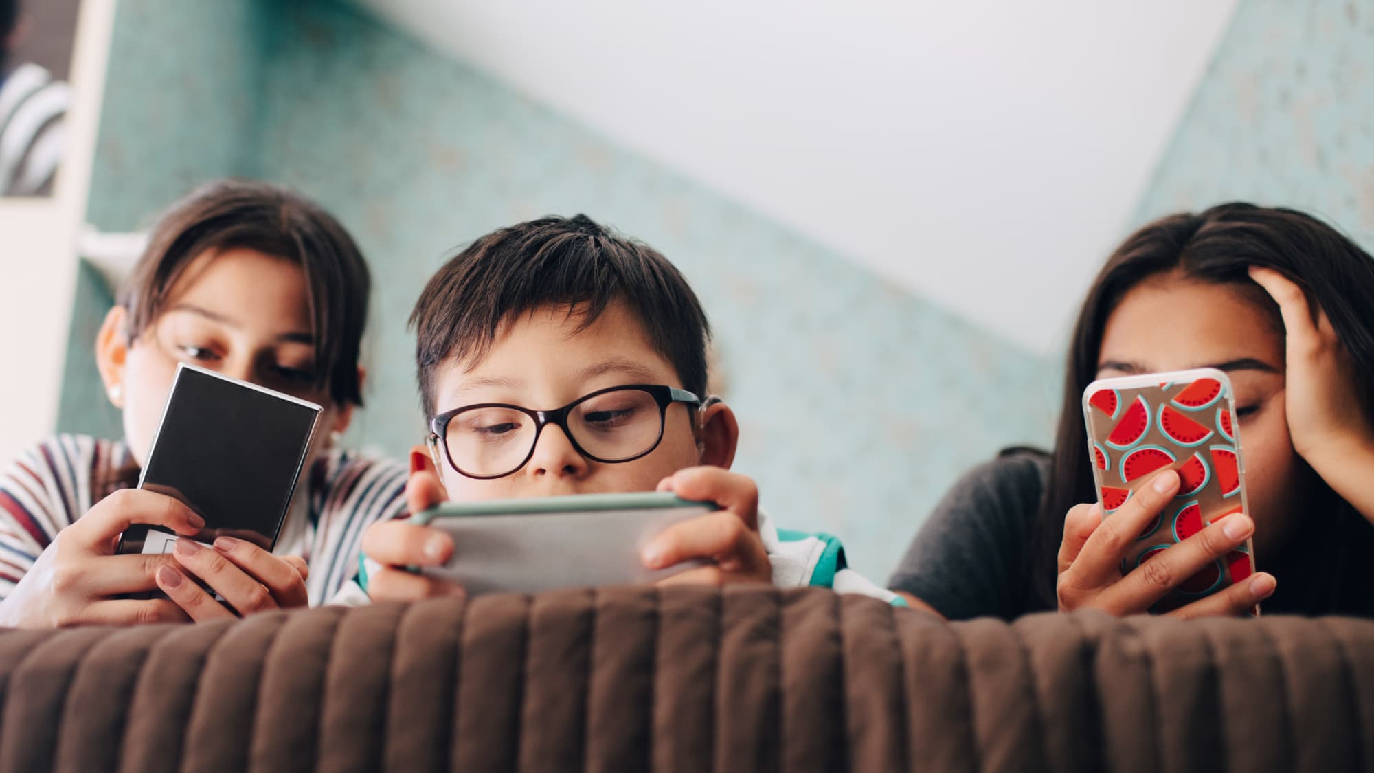 Rentrée : quel premier smartphone choisir pour votre enfant