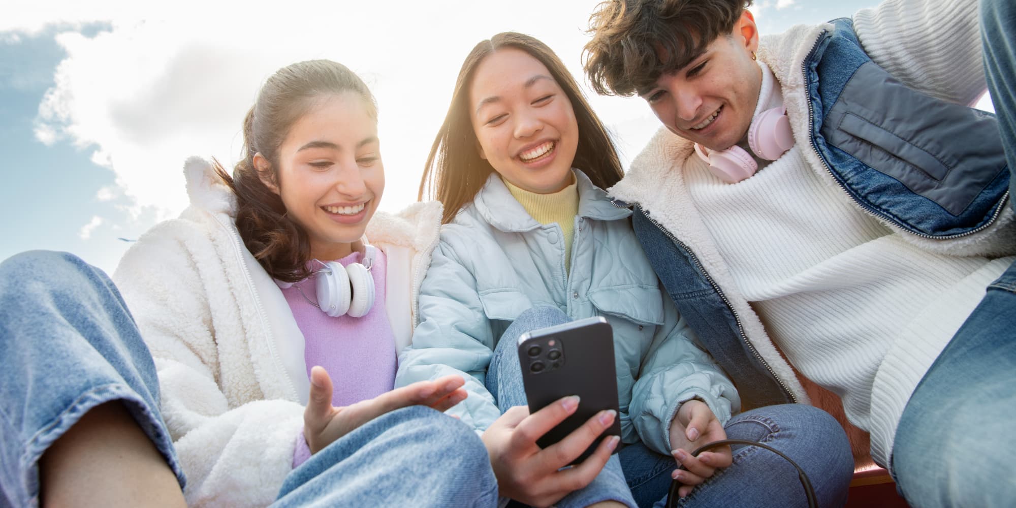 Les réseaux sociaux seront-ils bientôt interdits aux moins de 15 ans ?