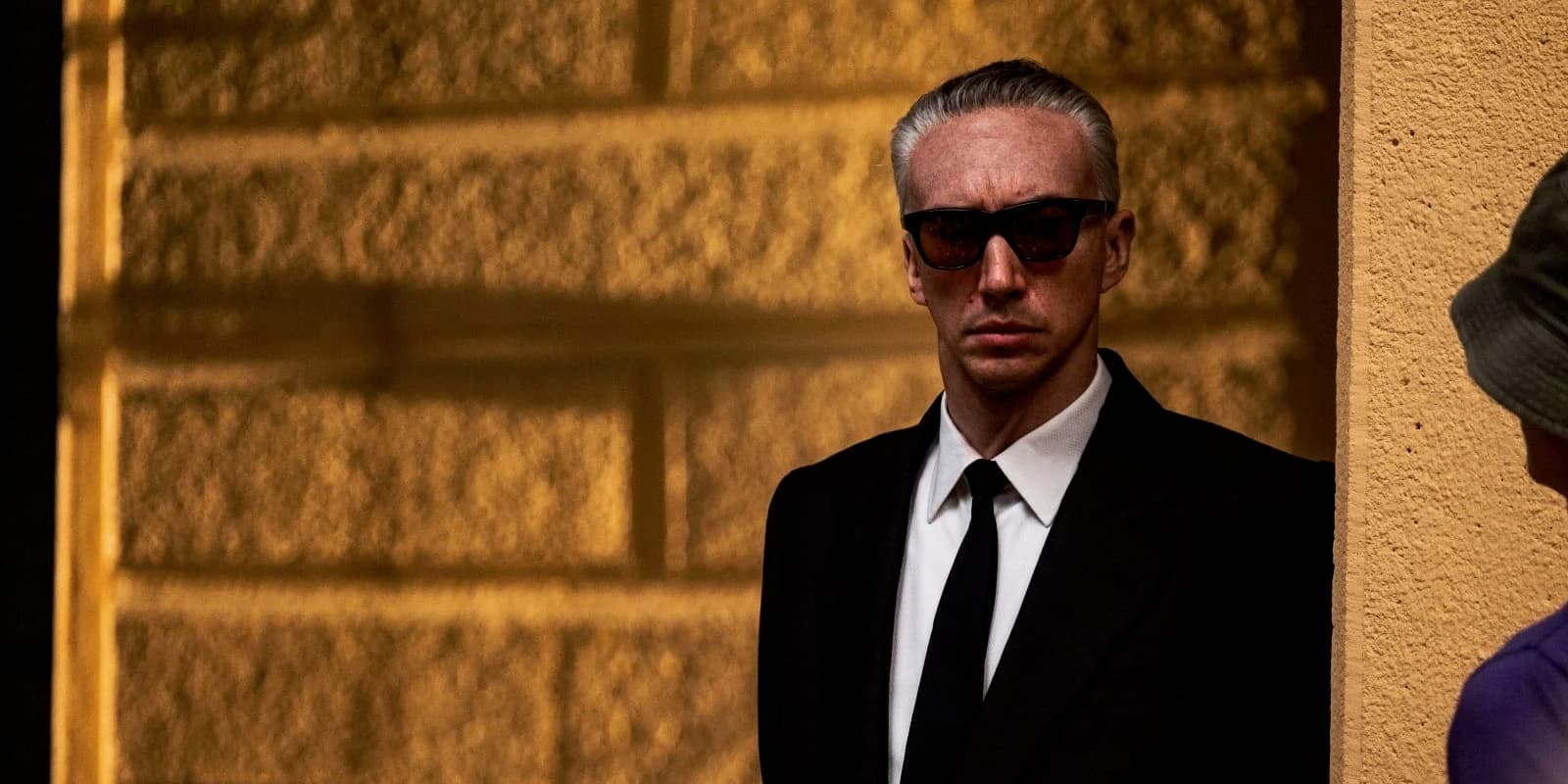 Adam Driver dans le rôle d'Enzo Ferrari pour le biopic ''Ferrari'' de Michael Mann. 
