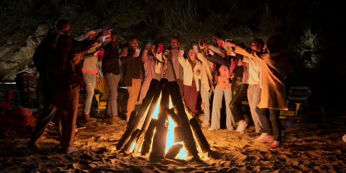 Rassemblement des candidats de Cosmic Love version américaine lors de l'épisode 2 de la saison 1 