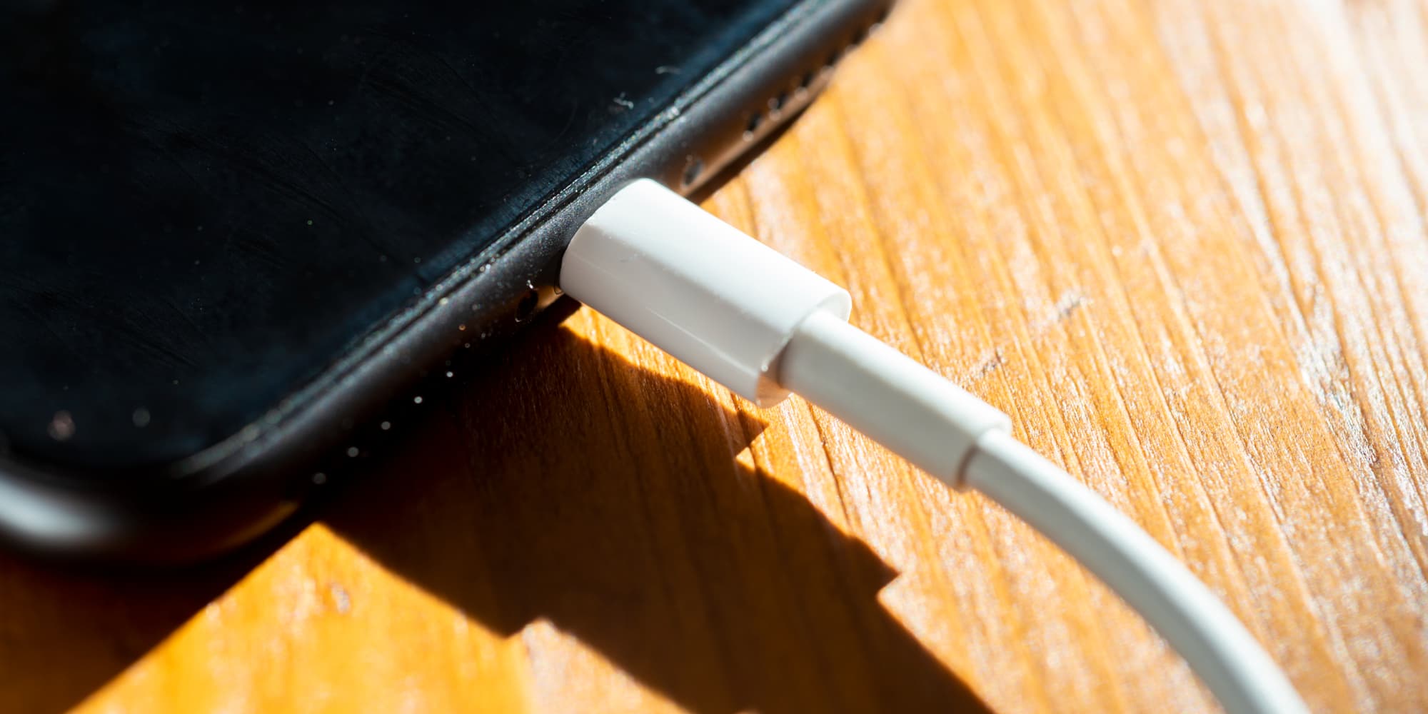 Un TikTokeur du nom de ShoAndTech nous explique ce qu'il faut faire prendre soin de la batterie d'un iPhone.
