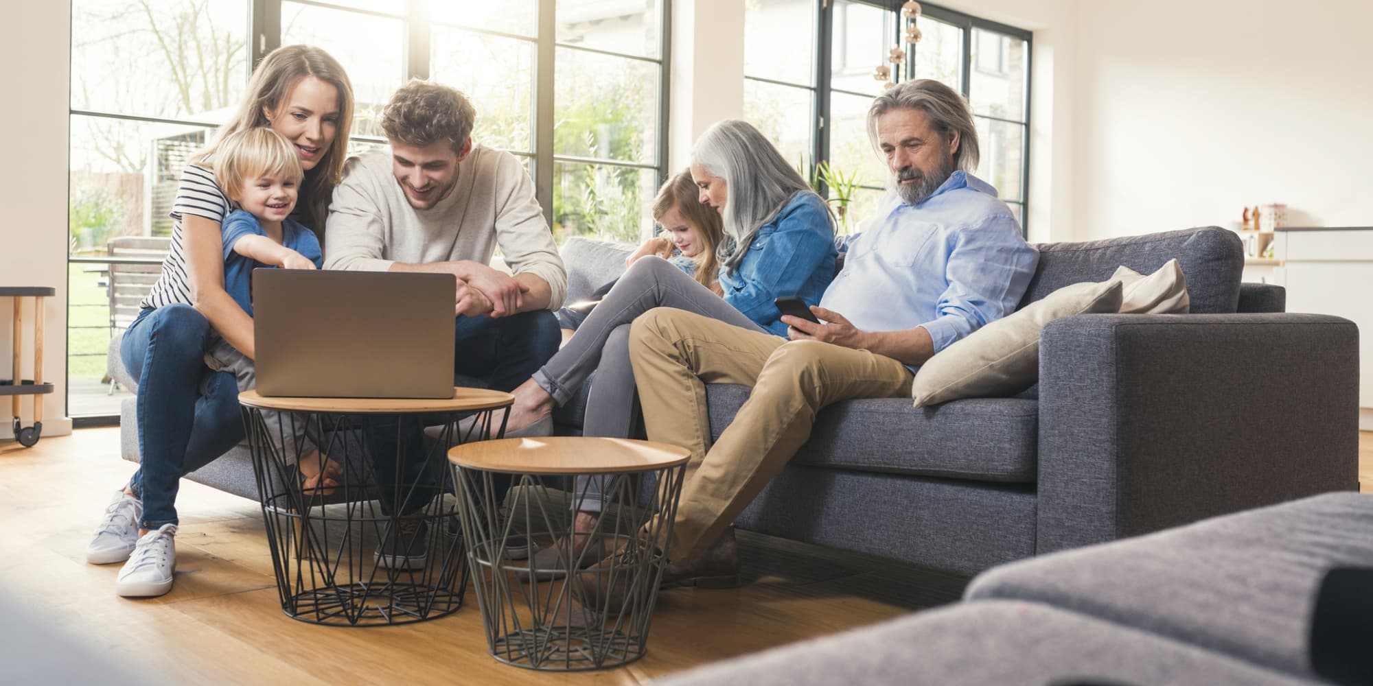 SFR Multi réunit tous les abonnements de votre famille au même endroit et vous assure quelques économies en plus