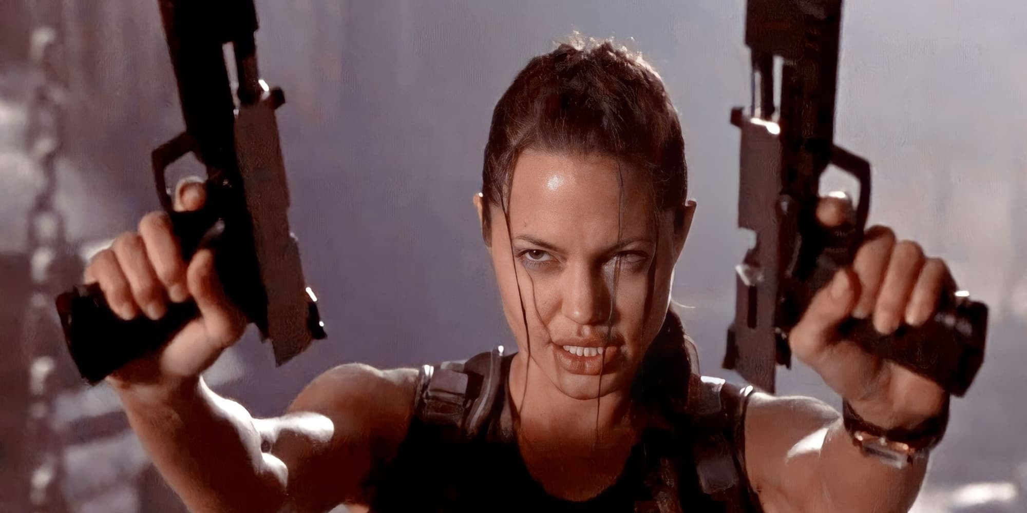 En 2001, Lara Croft faisait ses premiers pas au cinéma sous les traits d'Angelina Jolie.