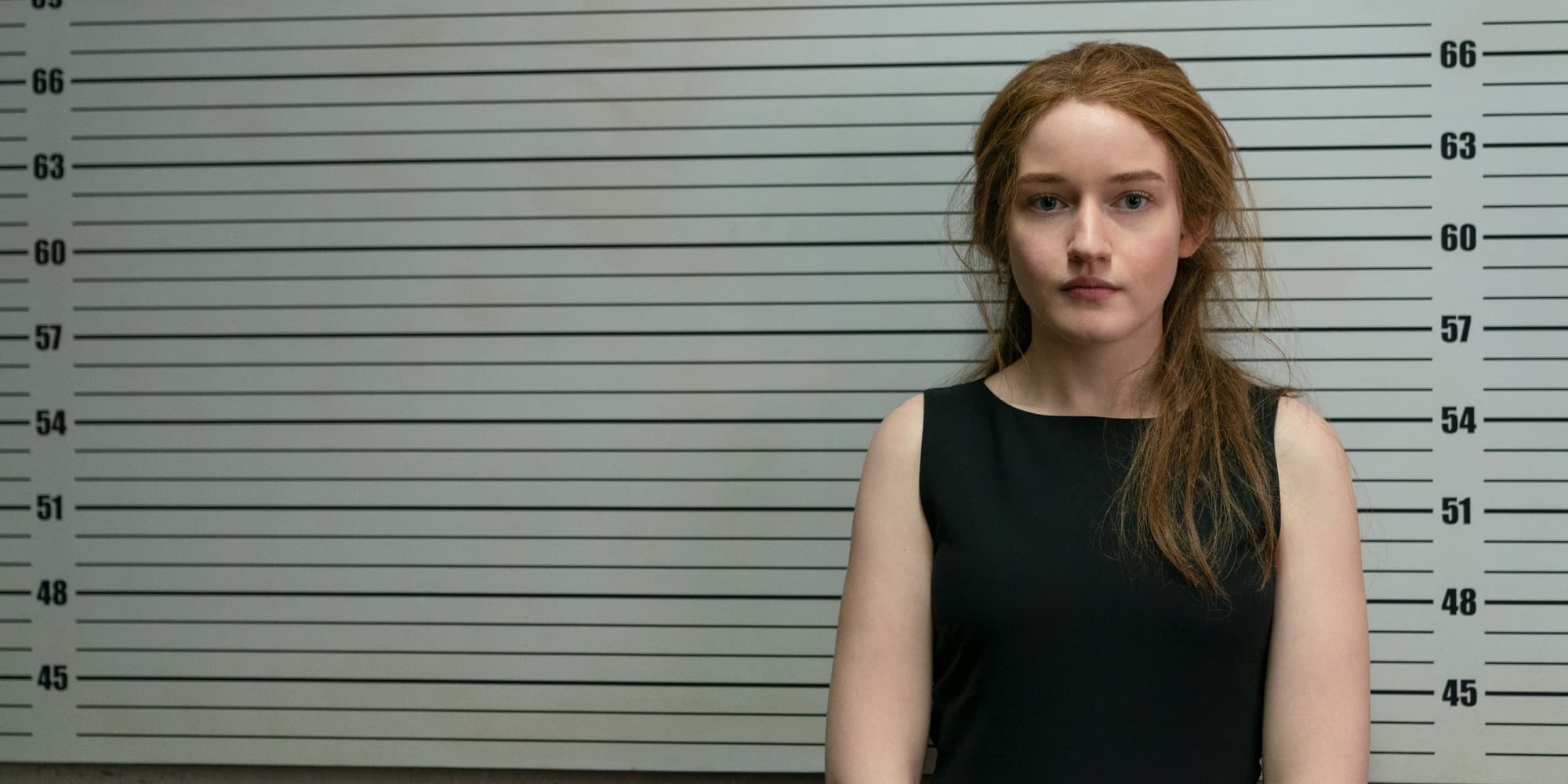 Julia Garner dans le rôle de l'arnaqueuse qui se faisait appeler Anna Delvey, pour la mini-série "Inventing Anna".