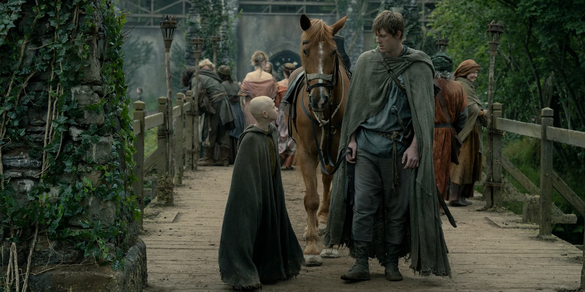 Dexter Sol Ansell et Peter Claffey dans la série "A Knight of the Seven Kingdoms", à découvrir sur HBO Max.