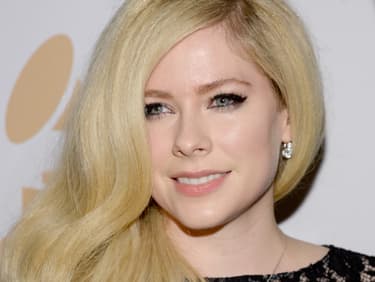 Avril Lavigne est-elle morte et remplacée par un sosie ?