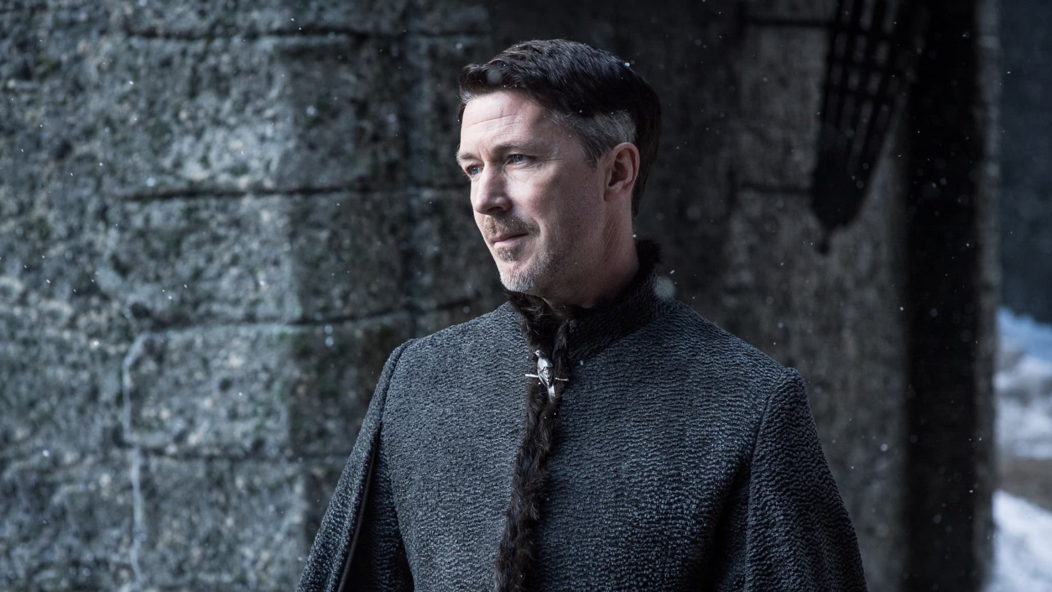 Au cœur de tous les complots, Littlefinger n'a pas été informé de celui qui concerne sa mort. Au cœur de tous les complots, Littlefinger n'a pas été informé de celui qui concerne sa mort.
