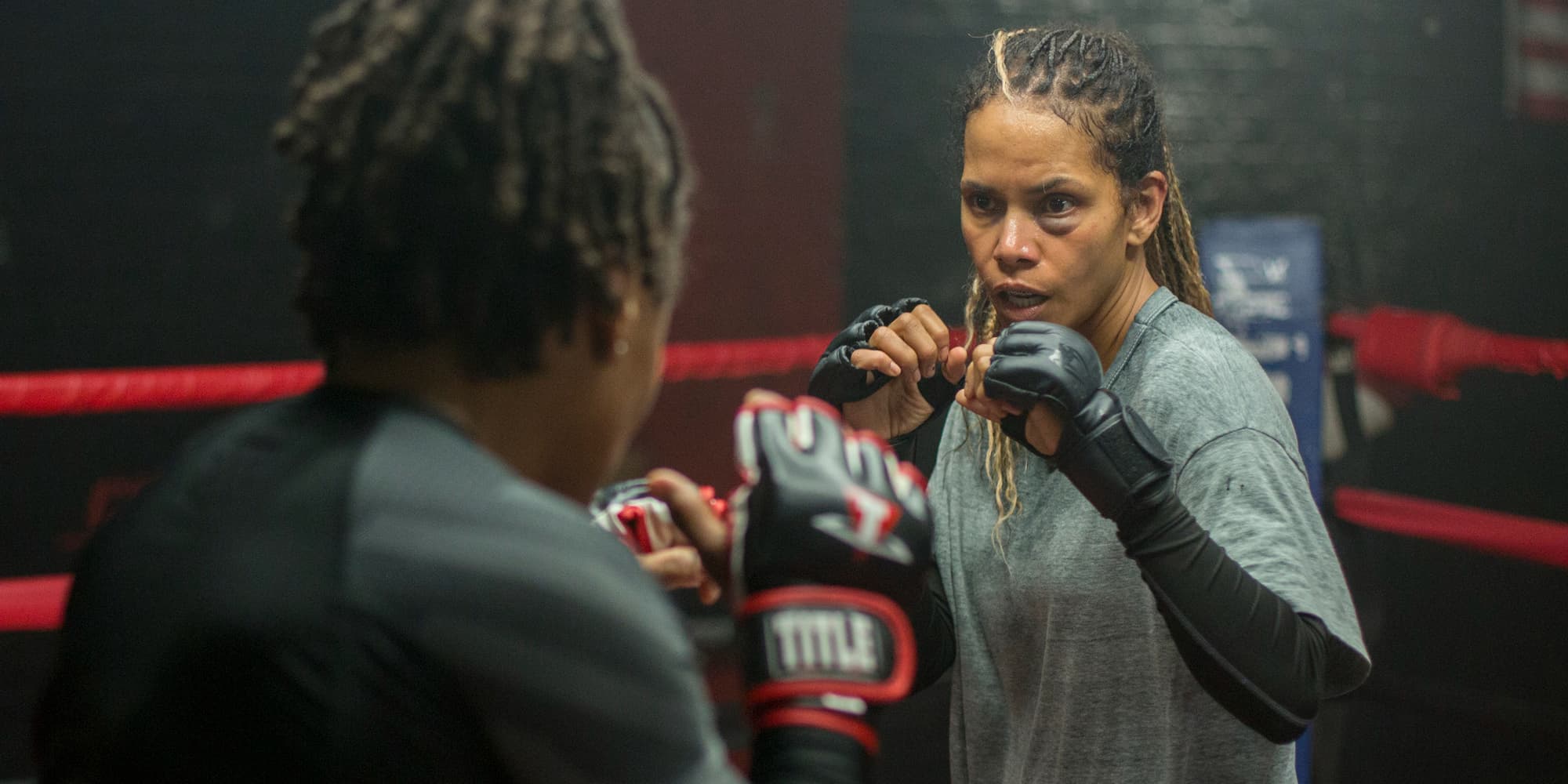 Halle Berry est Jackie "Justice" dans "Bruised".