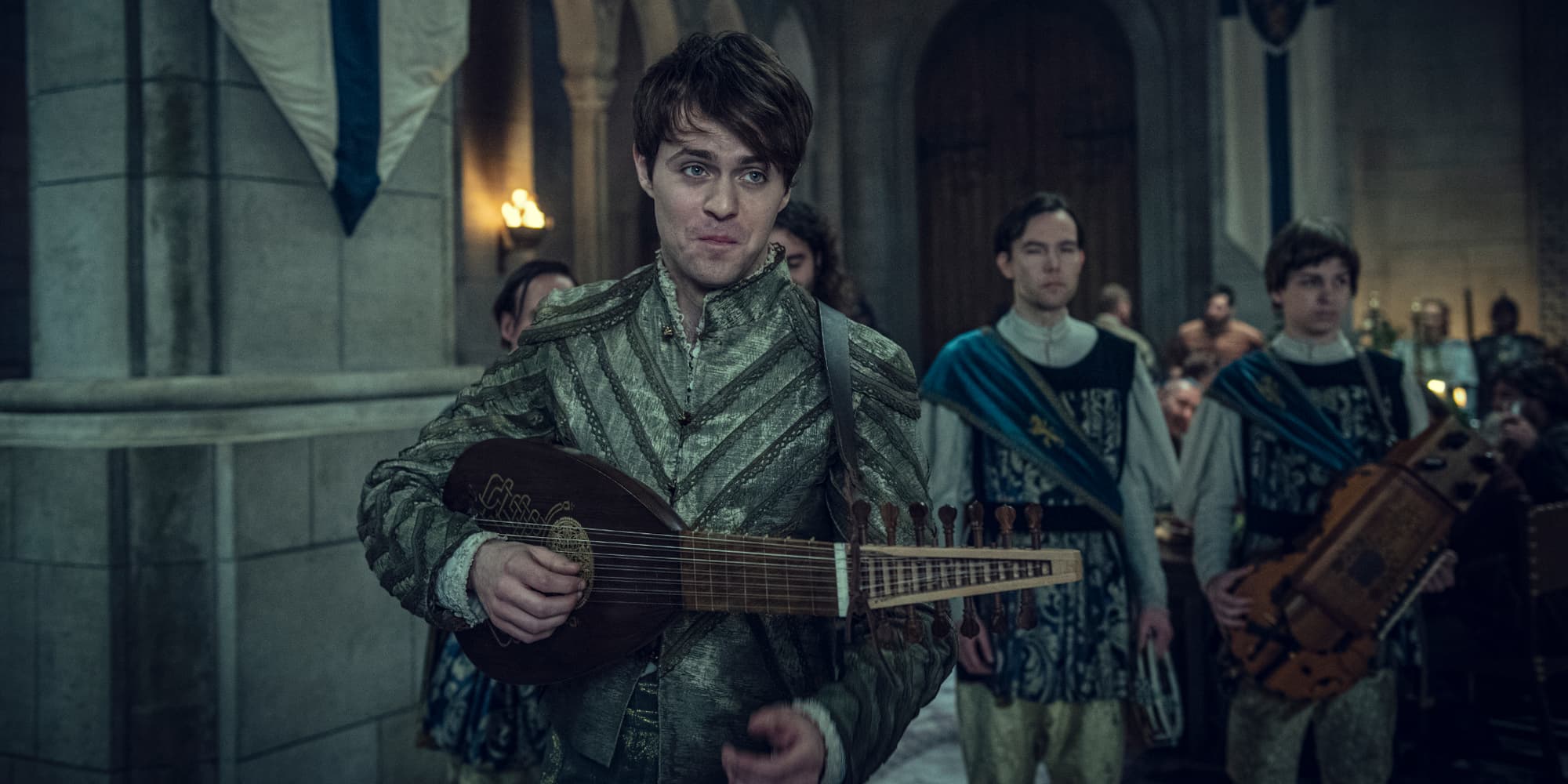 Jaskier et sa chanson déjà mythique Toss A Coin To Your Witcher dans The Witcher sur Netflix.