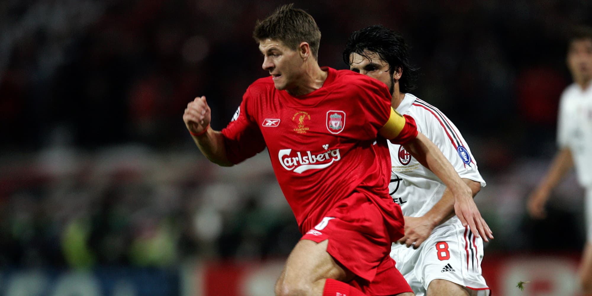 Gerrard et Gattuso à la lutte durant la finale de la Ligue des Champions entre Liverpool et le Milan AC, le 25 mai 2005 à Istanbul