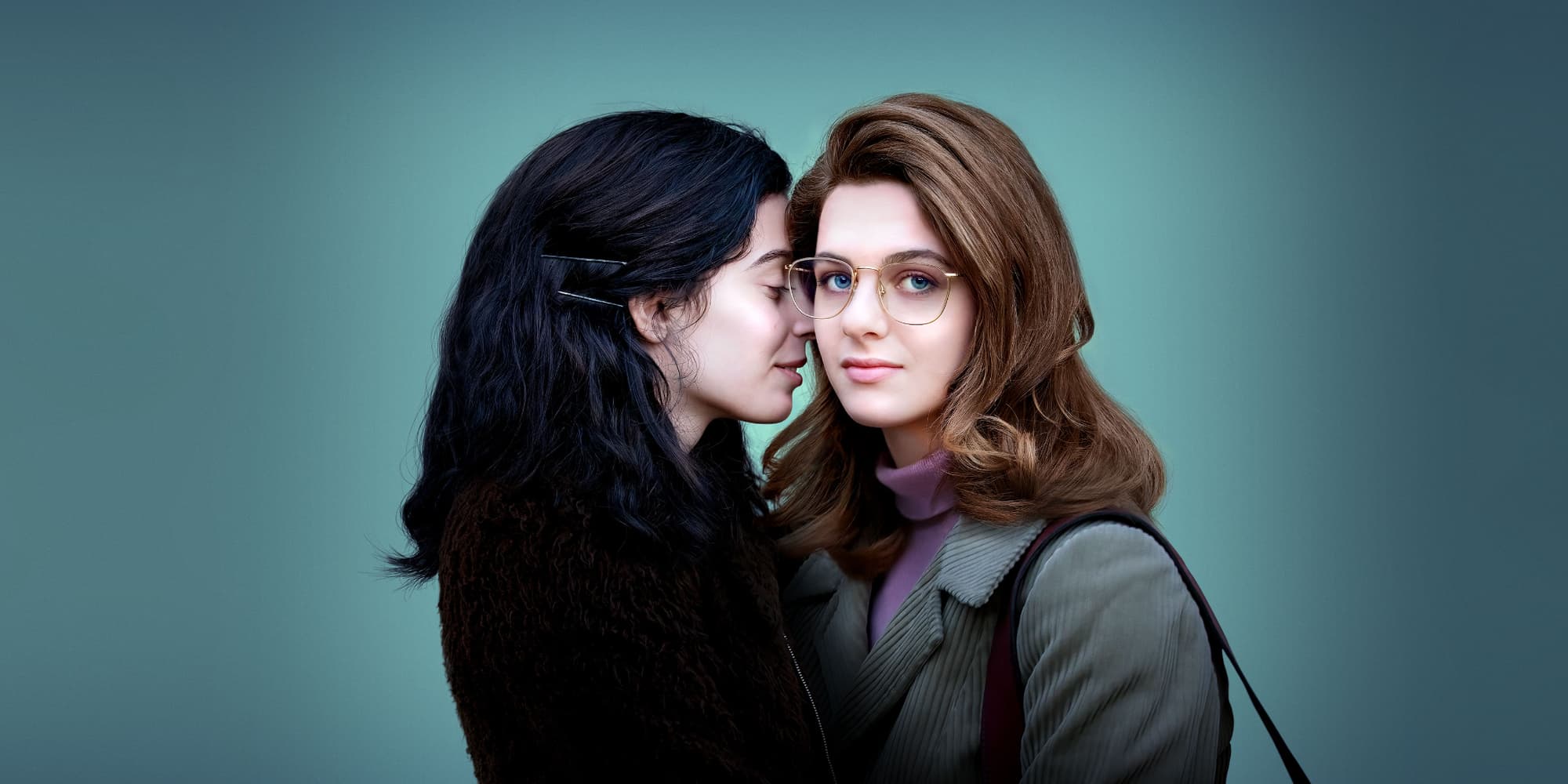Lila (Gaia Girace) et Elena (Margherita Mazzucco) dans la saison 3 de "L'Amie Prodigieuse". 