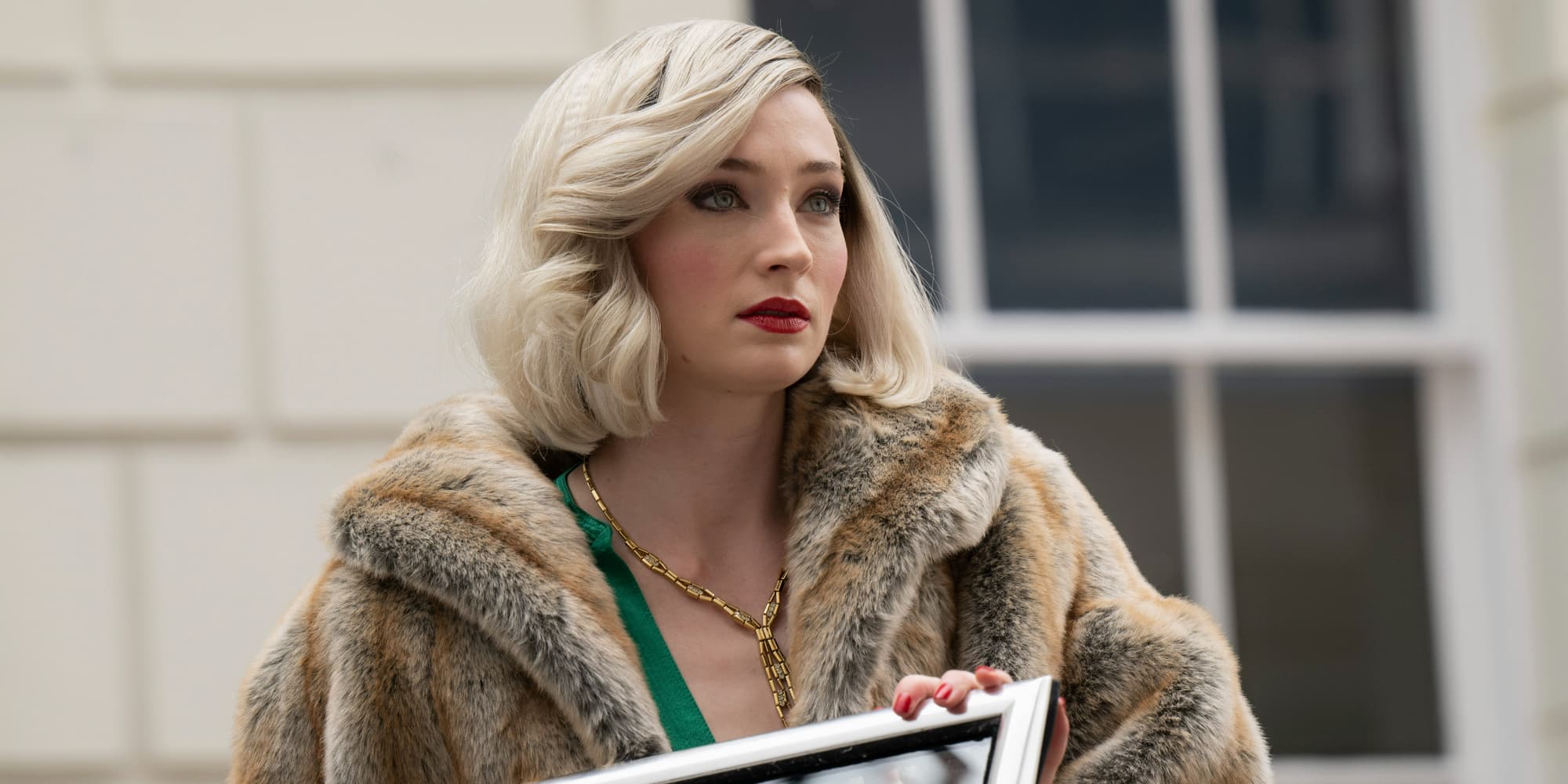 Découvrez Sophie Turner dans la peau de Joan Hannington dans la mini-série "Joan" sur CINÉ+ OCS !