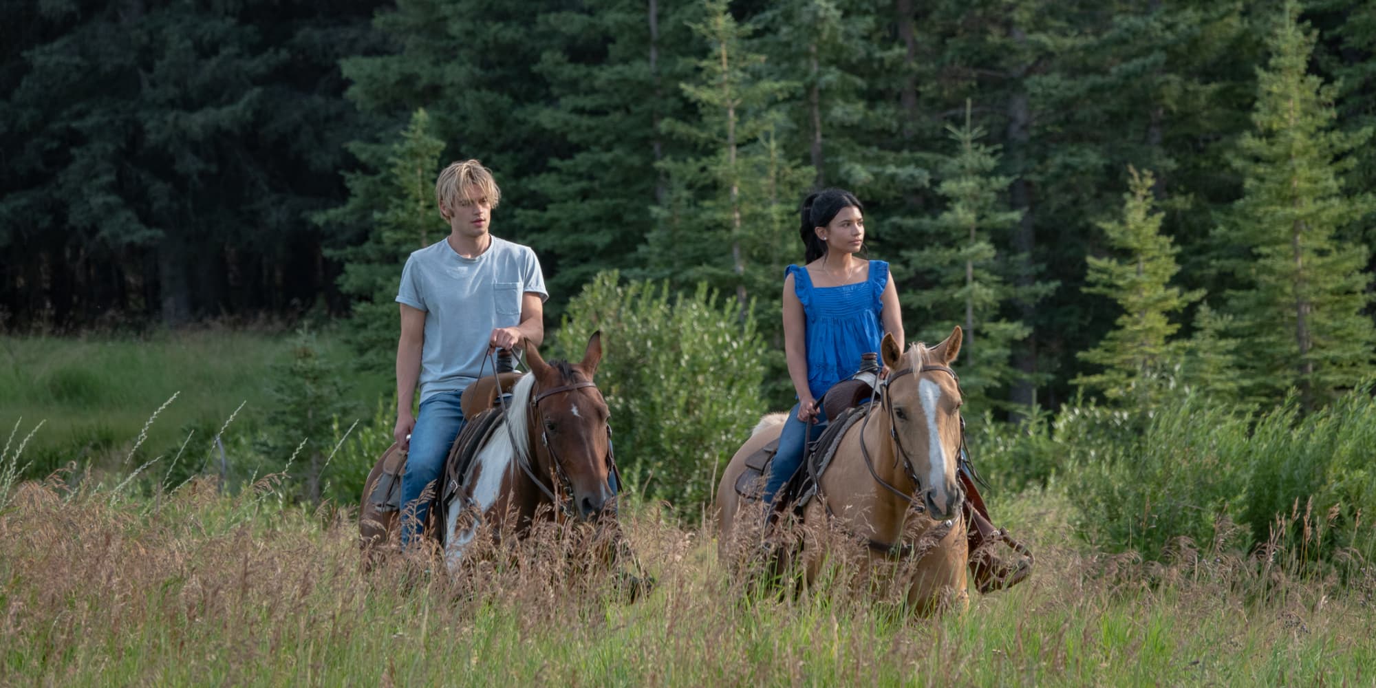 Noah LaLonde (Cole) et Nikki Rodriguez (Jackie) seront de retour cet été dans la saison 2 de "Ma vie avec les Walter Boys" sur Netflix.