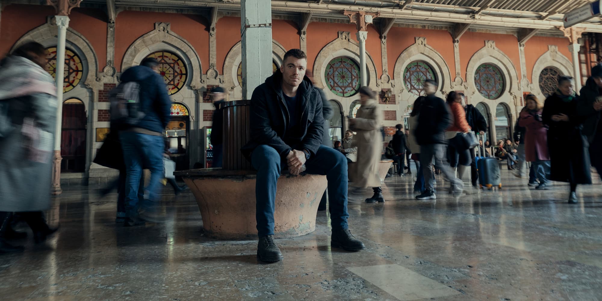 Gabriel Basso (Peter Sutherland) dans "The Night Agent".