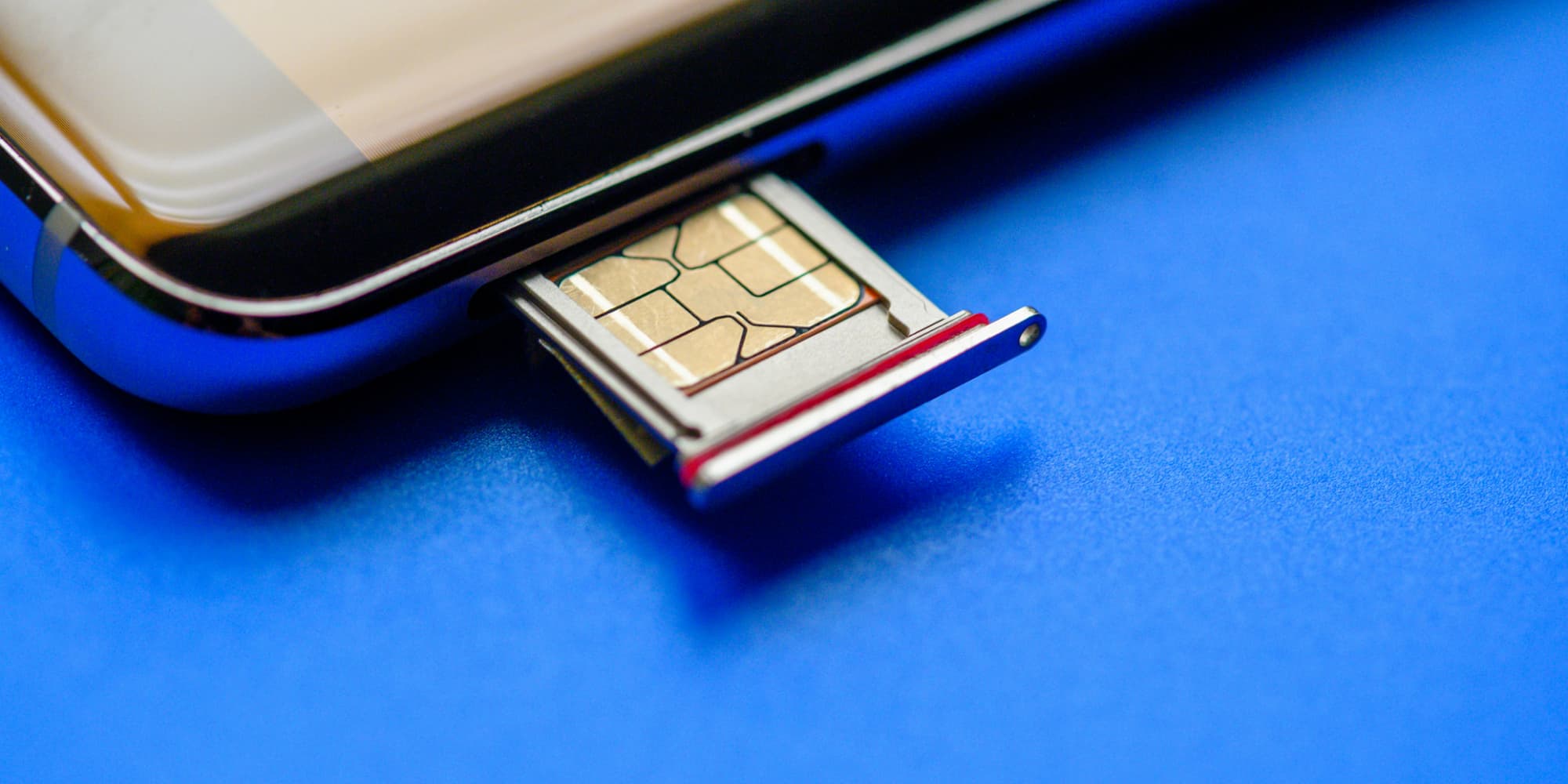 Commandez et activez facilement une nouvelle carte SIM chez SFR.