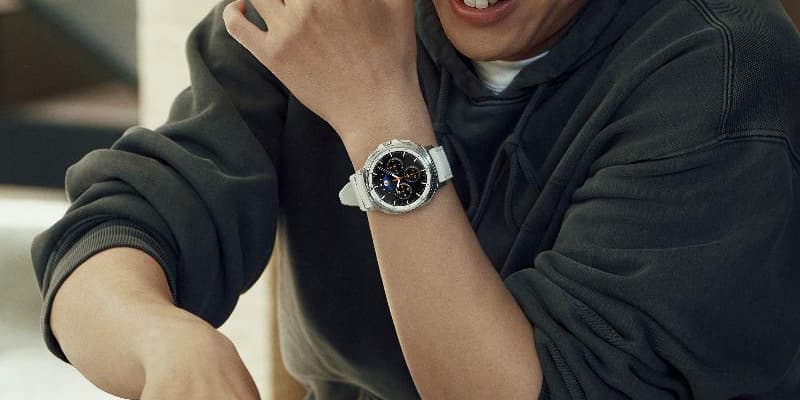 La Samsung Galaxy Watch8 Classic, entre autres accessoires, affiche un prix réduit pendant le Black Friday chez SFR