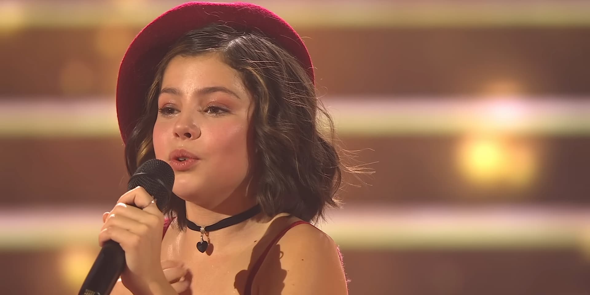 Lou Deleuze, ancienne participante de "La France a un incroyable tablent", est la grande gagnante de l'Eurovision Junior 2025. 