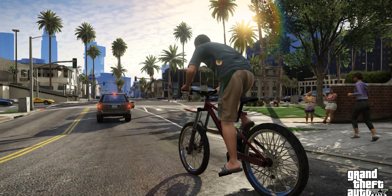 Le héros de Grand Theft Auto V, sur son vélo, prêt à se rendre dans un gigantesque monde ouvert.