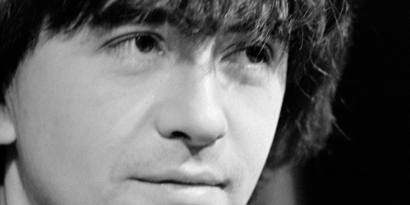  Jean-Yves Lafesse à la station de radio Carbone 14, durant l'émission "Droit de réponse" de Michel Polac, le 4 décembre 1982.