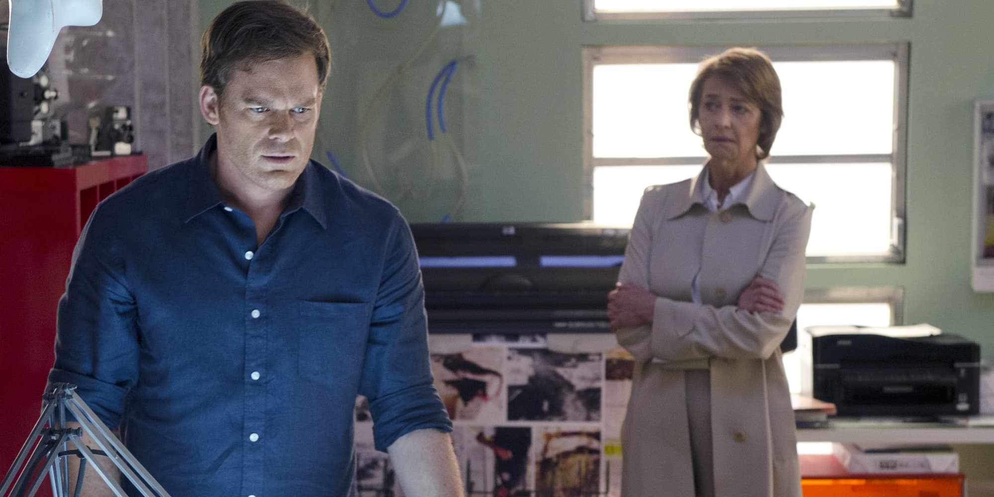 Dexter  Michael C. Hall) et Dr. Vogel (Charlotte Rampling) dans la saison 8 de "Dexter". 
