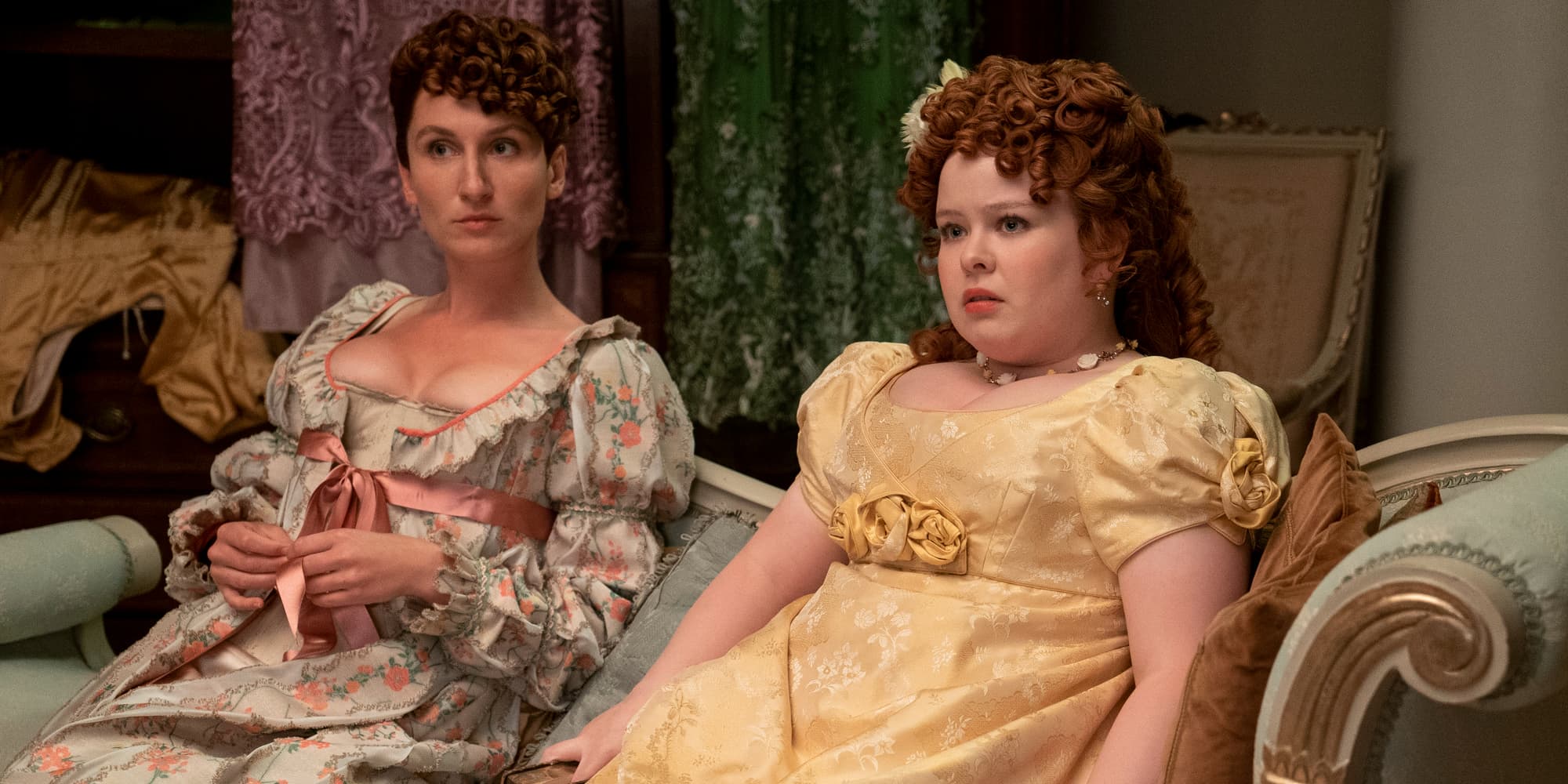 Bessie Carter et Nicola Coughlan dans "La Chronique des Bridgerton".