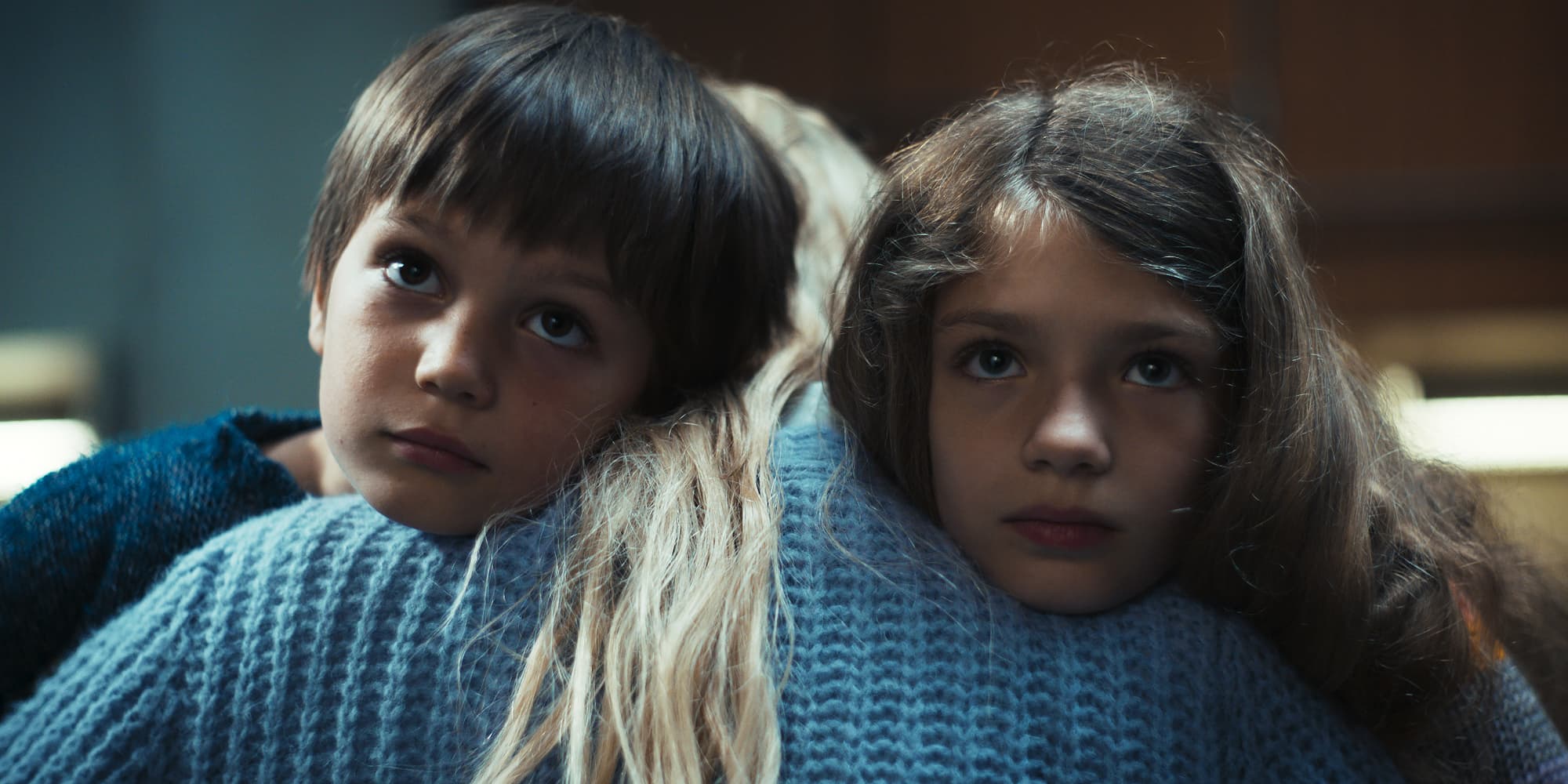 Sammy Schrein et Naila Schuberth incarnant Jonathan et Hannah dans la série ''Chère Petite''. 