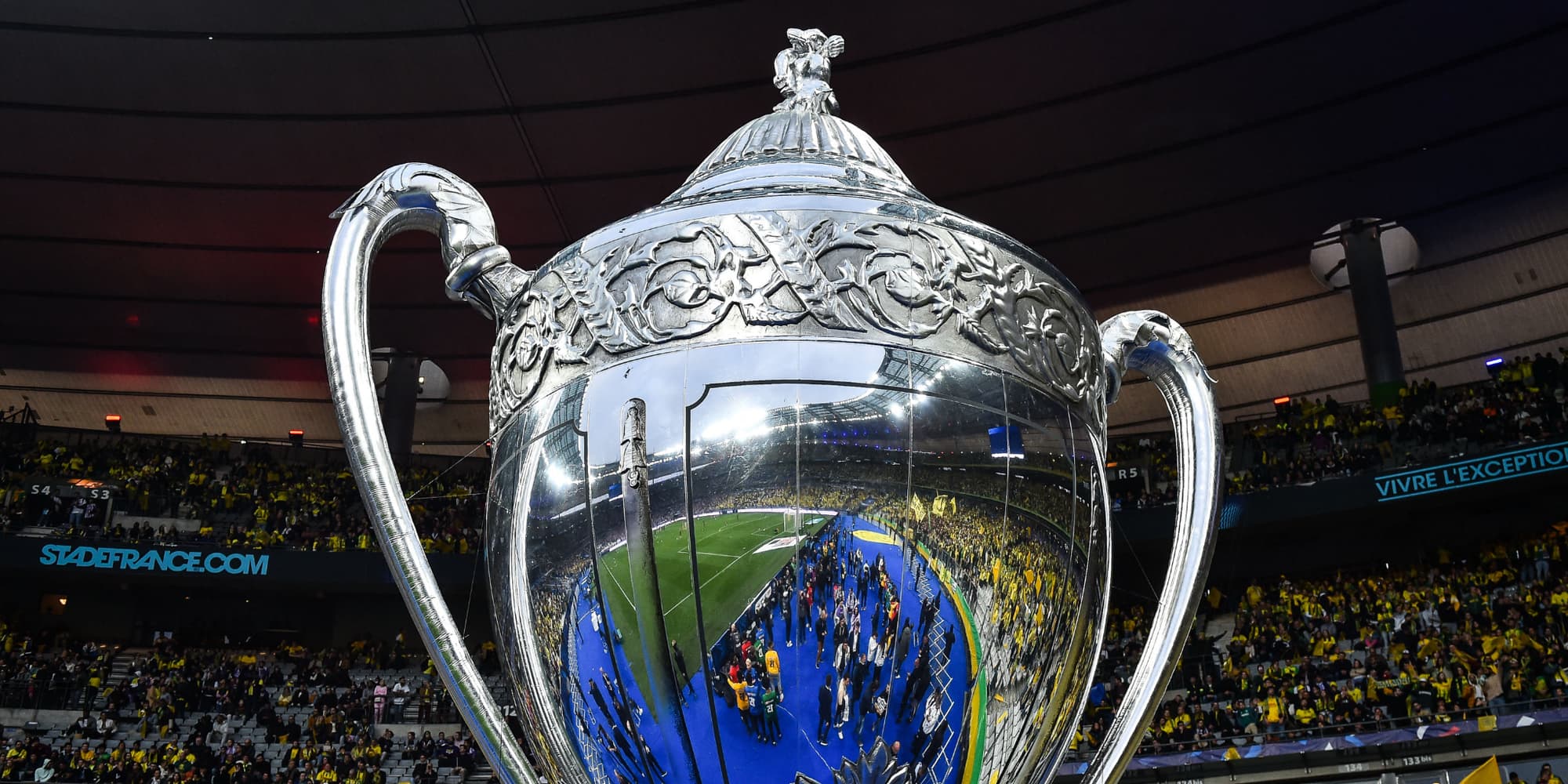 Illustration du trophée lors de la finale de la Coupe de France de football entre le FC Nantes et le Toulouse FC, le 29 avril 2023 au Stade de France à Saint-Denis en France.