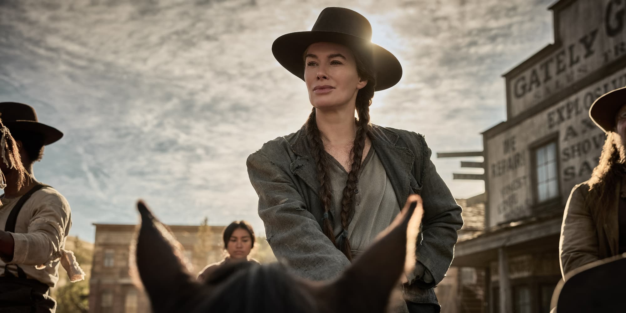Lena Headey est Fiona Nolan dans la série western "The Abandons" sur Netflix. 