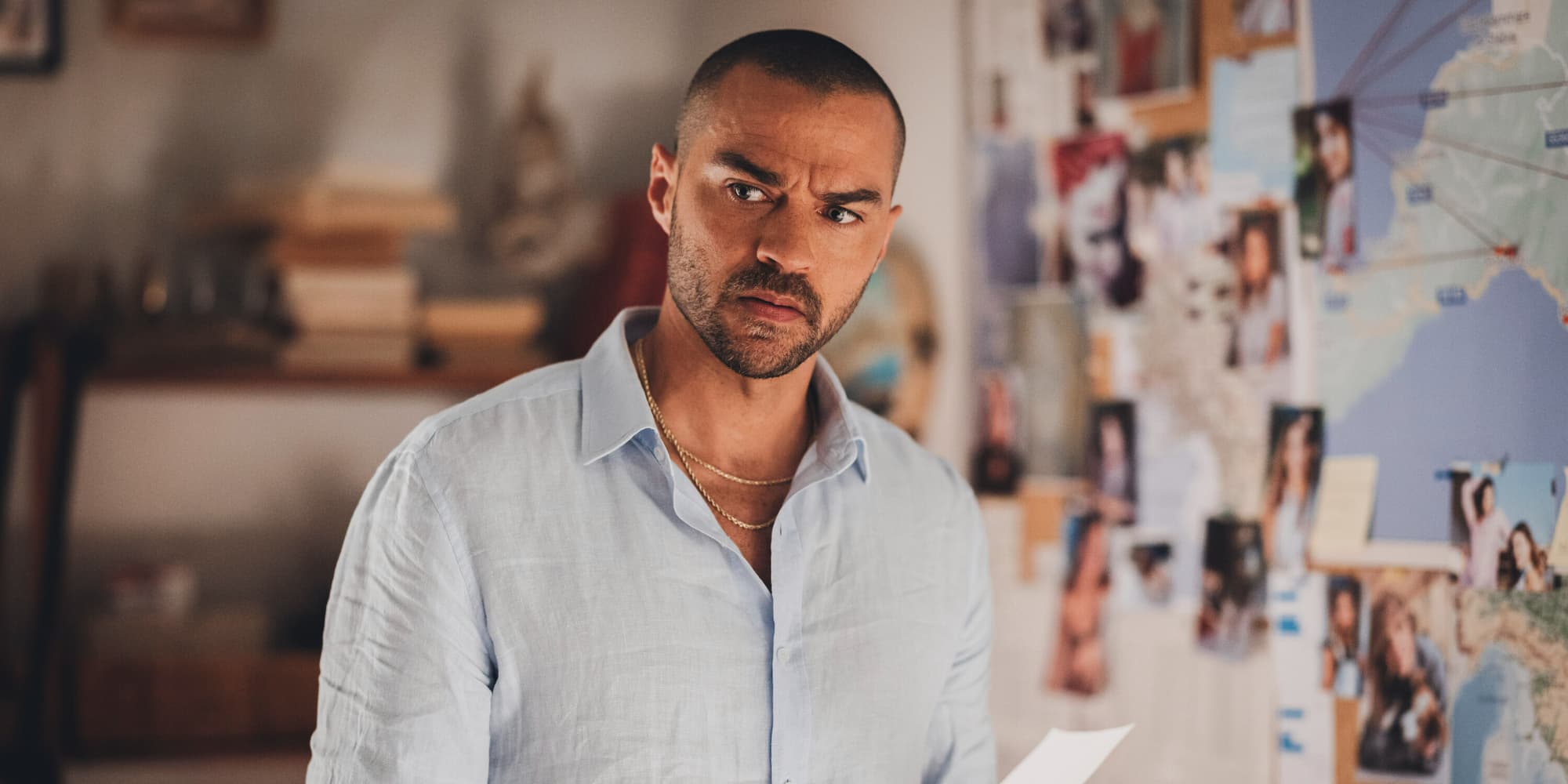 Jesse Williams est Daniel De Luca dans la série d'action "Hotel Costiera" sur Prime Video. 