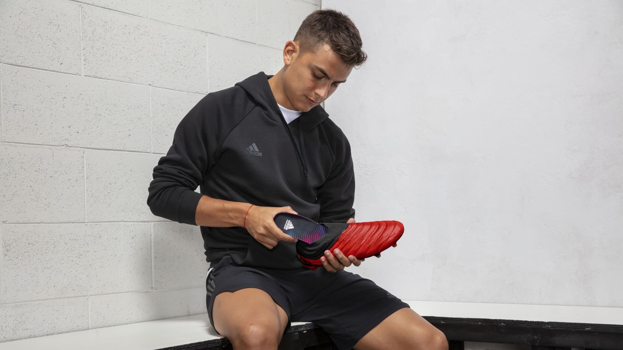 Débloquez le pack joueur Dybala GMR, le footballeur argentin n'étant autre que l'ambassadeur du projet, en jouant avec la semelle adidas GMR sur FIFA Mobile. Débloquez le pack joueur Dybala GMR, le footballeur argentin n'étant autre que l'ambassadeur du projet, en jouant avec la semelle adidas GMR sur FIFA Mobile.
