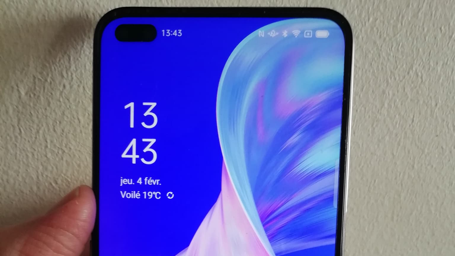 L'OPPO REno4 Z devant L'OPPO REno4 Z devant