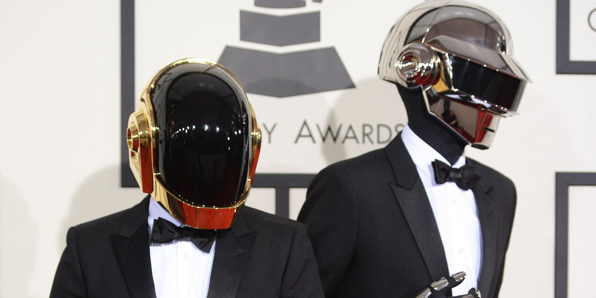 Daft Punk sur le tapis rouge de la 56e cérémonie des Grammy Awards à Los Angeles, le 26 janvier 2014.