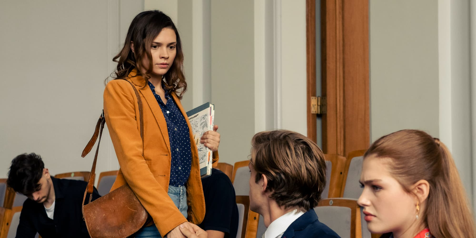 Plongez dans le récap' de la saison 1 de "Maxton Hall" avant d'enchaîner avec la saison 2 du teen drama sur Prime Video ! 