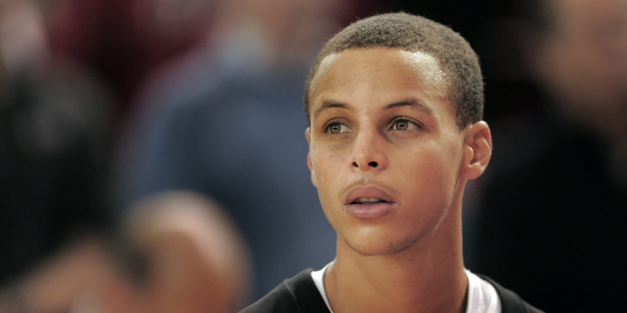 Suivez le parcours et l'ascension d'un des meilleurs joueurs de l'histoire de la NBA dans "Stephen Curry : Underrated".