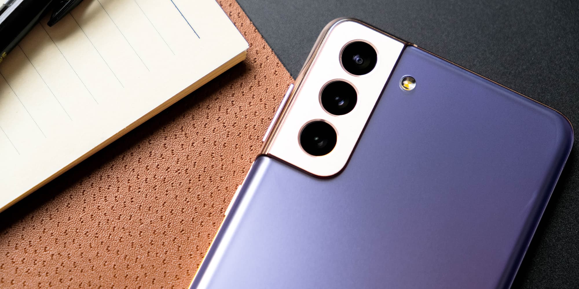 Le fameux Galaxy S21 de Samsung, disponible (à prix d'or) chez SFR.