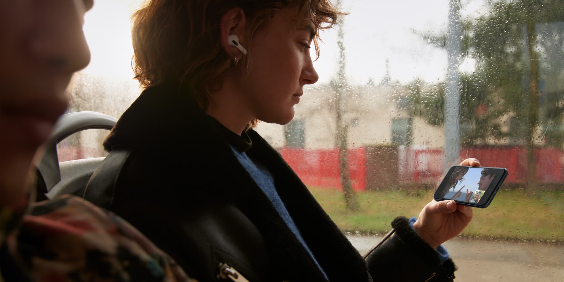 La production des iPhone SE 3 et des AirPods aurait été revue à la baisse par Apple