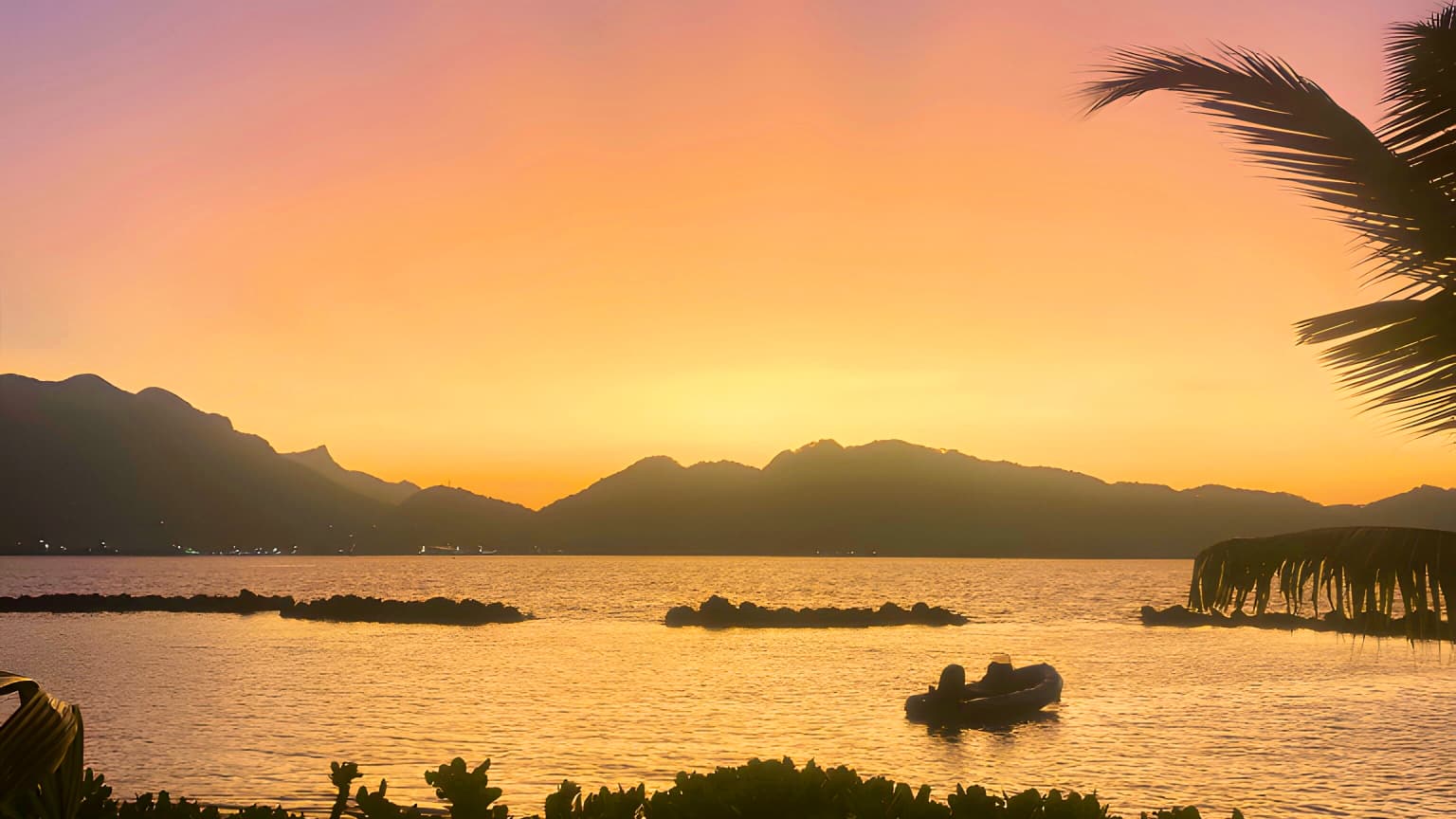 Un coucher de soleil capturé depuis une plage des Seychelles. Un coucher de soleil capturé depuis une plage des Seychelles.