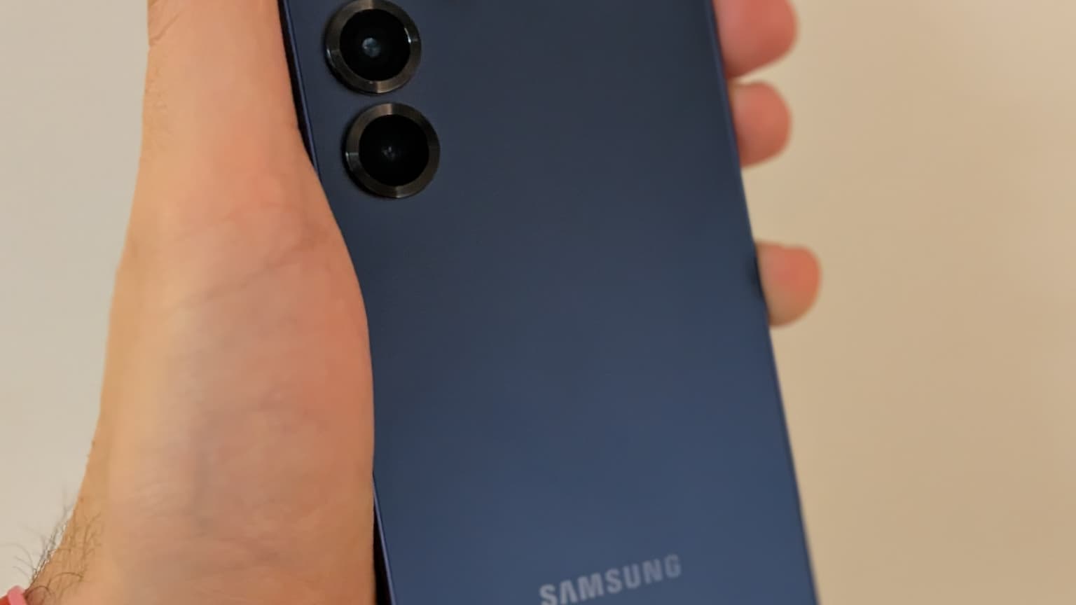 Le Samsung Galaxy S25 lors de la Galaxy Unpacked