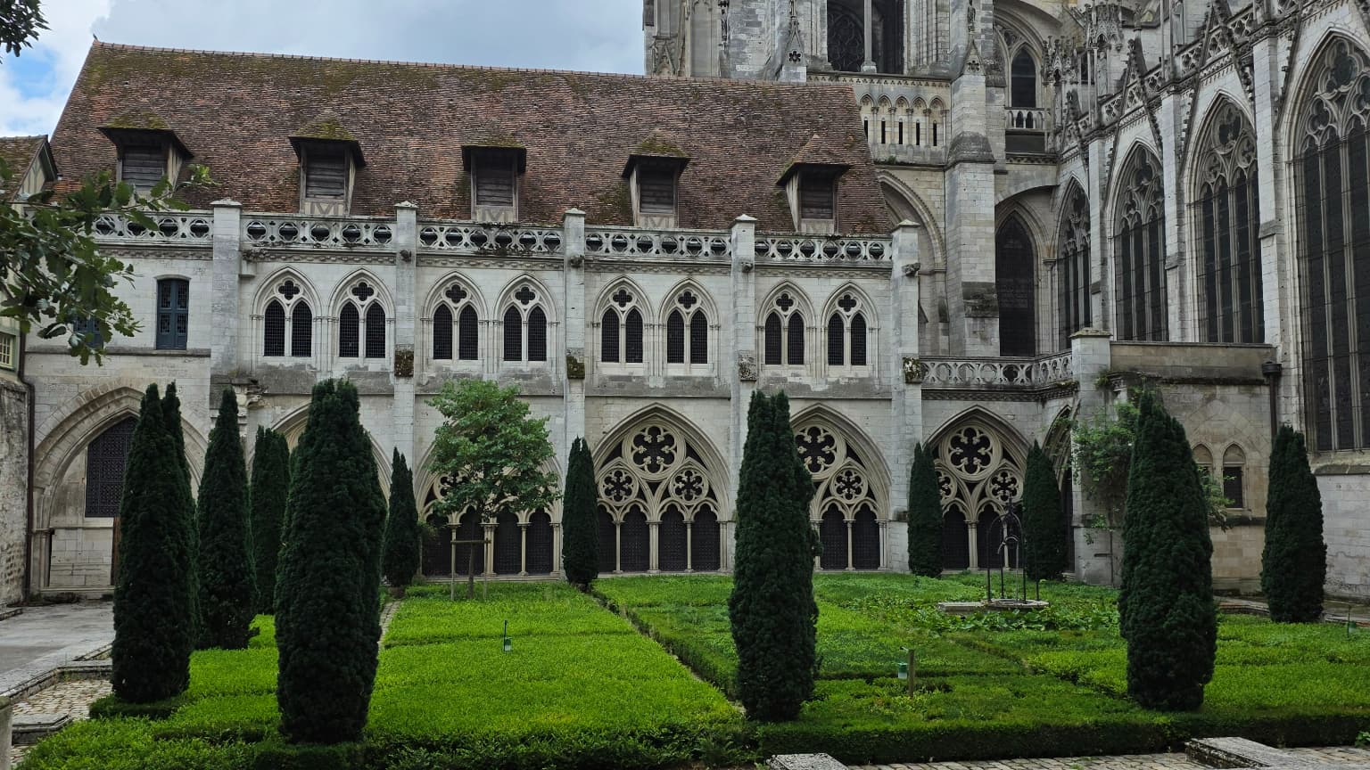 Le jardin de la Cathédrale de Rouen en zoom x1 Le jardin de la Cathédrale de Rouen en zoom x1