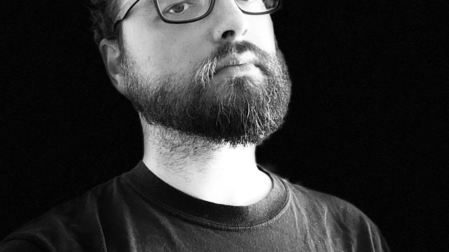 Les selfies en mode Portrait avec Éclairage de scène mono vous plongeront dans le noir total Les selfies en mode Portrait avec Éclairage de scène mono vous plongeront dans le noir total