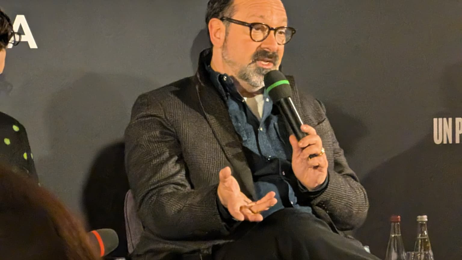 James Mangold durant la conférence de presse à Paris James Mangold durant la conférence de presse à Paris