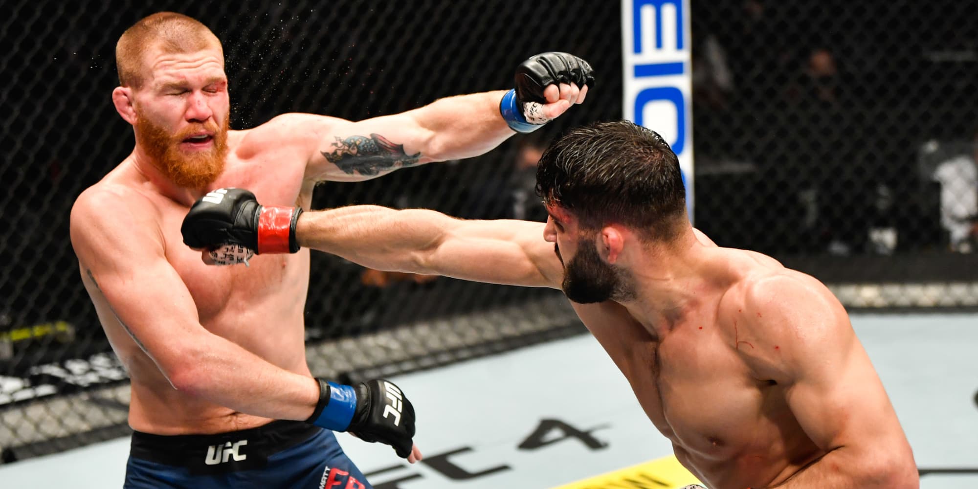 Arman Tsarukyan (à droite) contre Matt Frevola lors de l'UFC 257, le 23 janvier 2021  sur l'UFC Fight Island à Abu Dhabi, Émirats Arabes Unis